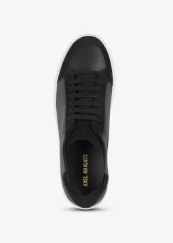Clean 90 Triple Sneaker