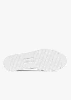 Clean 90 Triple Sneaker