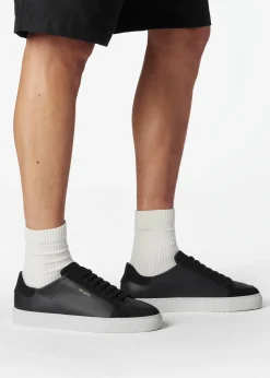 Clean 90 Triple Sneaker