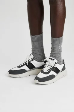 Genesis Vintage Runner